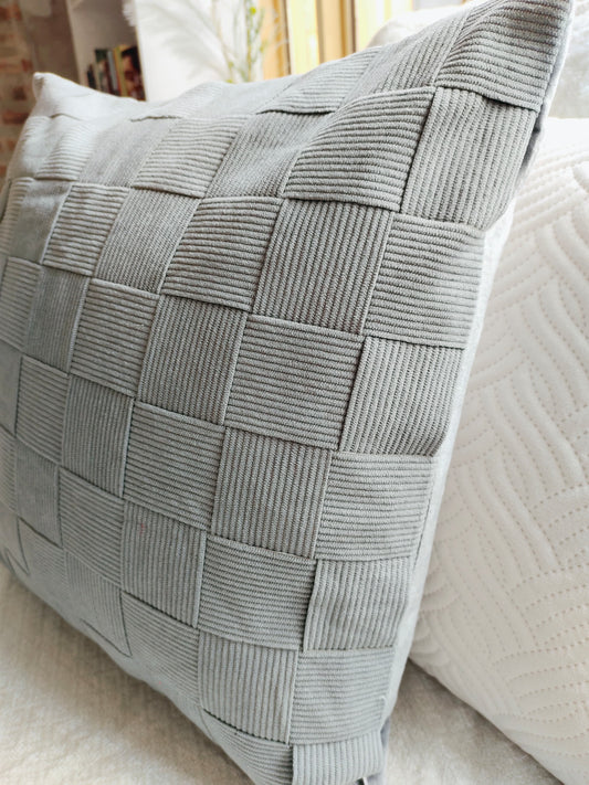 FUNDA COJÍN TIRAS GRIS