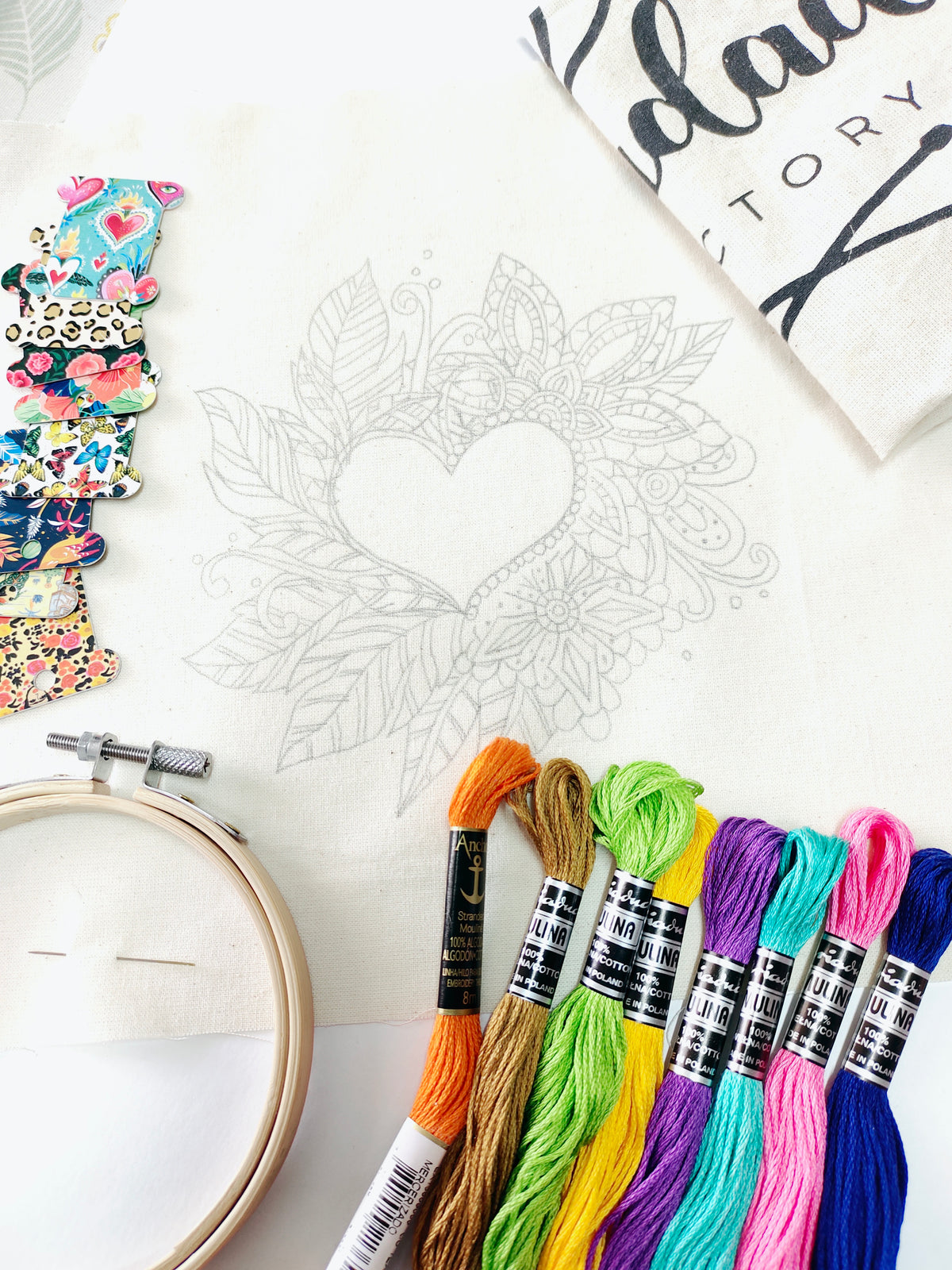KIT BORDADO CORAZÓN SELVÁTICO
